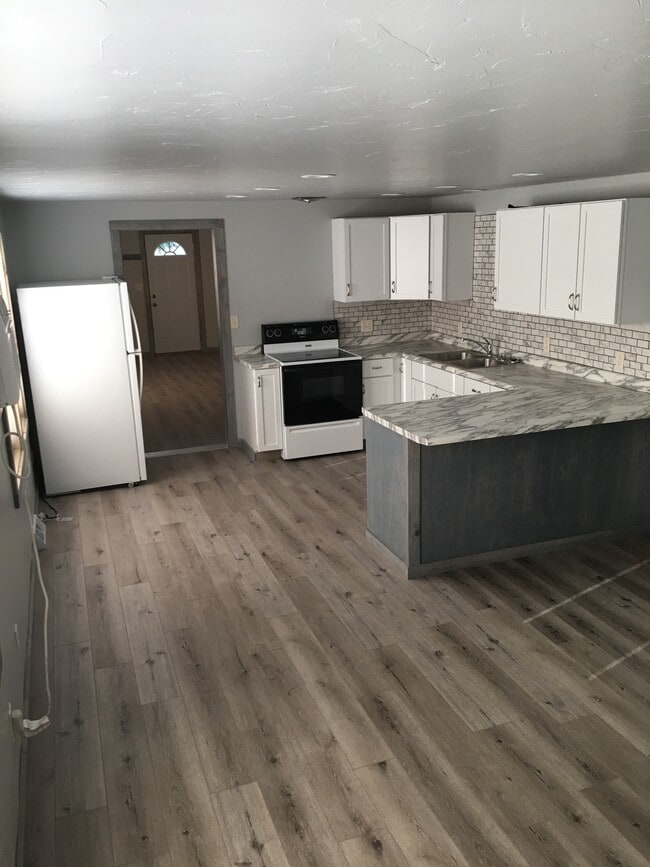 1433 Witzel Ave, Unit 2 in Oshkosh, WI - Building Photo - Building Photo