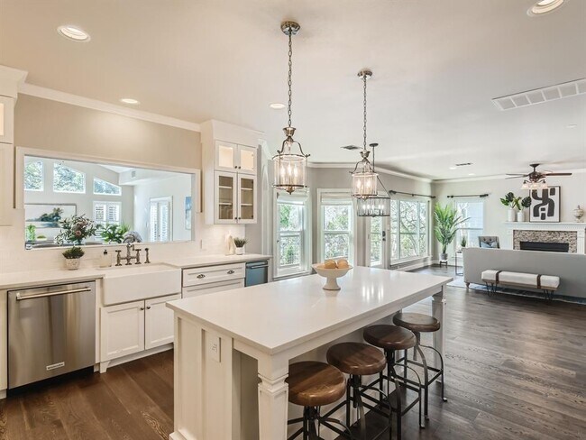 8915 Spicebrush Dr in Austin, TX - Building Photo - Building Photo