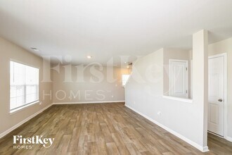 6849 Keeneland Dr in Whitsett, NC - Foto de edificio - Building Photo