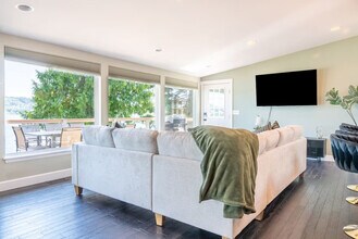 5627 Illahee Road NE in Bremerton, WA - Building Photo - Building Photo