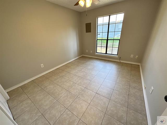 402 W 25th St, Unit 402 in Texarkana, TX - Foto de edificio - Building Photo
