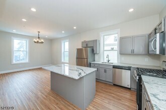 124 Main St-Unit -3 in Newton, NJ - Building Photo - Building Photo