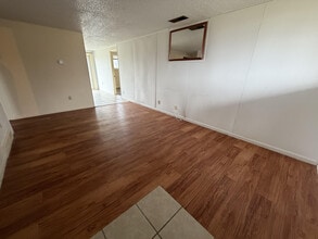 6825 N Brown Station Dr in Columbia, MO - Foto de edificio - Building Photo