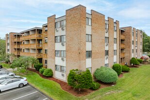 Orange Landing in West Haven, CT - Building Photo