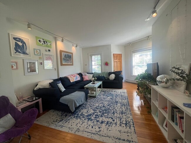 27 Holton St, Unit 1