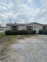 901 Eastanallee Ave in Athens, TN - Building Photo