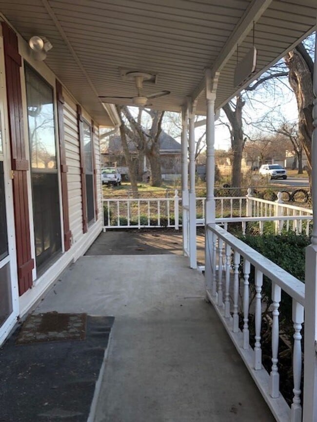 1624 E Mulberry St in Sherman, TX - Building Photo - Building Photo