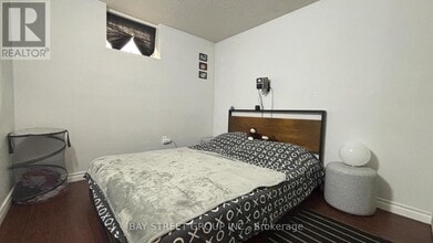 1242 McBride Ave in Mississauga, ON - Building Photo - Building Photo