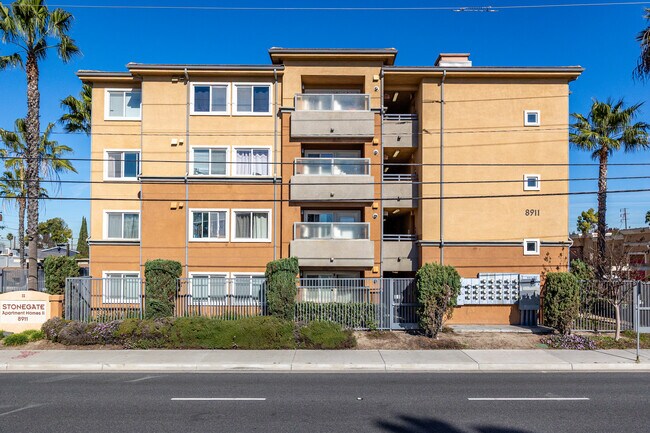 Stonegate II in Anaheim, CA - Foto de edificio - Building Photo