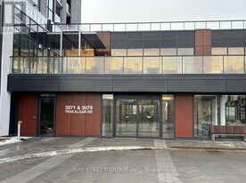 3071 Trafalgar Rd in Oakville, ON - Building Photo