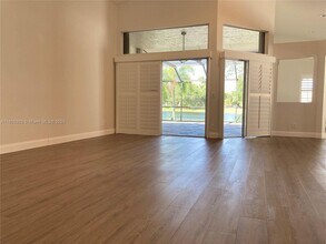 460 Cameron Dr in Weston, FL - Building Photo - Building Photo