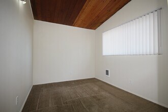 Vose Apartments in Beaverton, OR - Building Photo - Building Photo