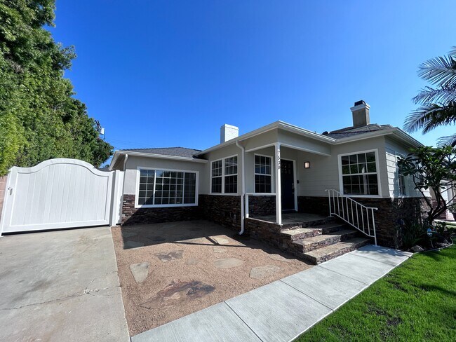 7530 S Westlawn Ave in Los Angeles, CA - Building Photo - Building Photo