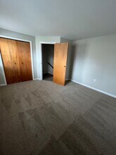 4800 Charles Rd, Unit E in Mechanicsburg, PA - Foto de edificio - Building Photo