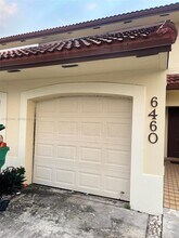 6460 NW 192nd Terrace in Hialeah, FL - Foto de edificio - Building Photo