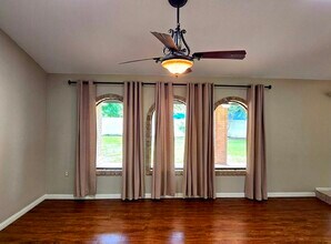 105 Indiana St in Laredo, TX - Building Photo - Building Photo