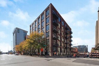 701 W Jackson Blvd, Unit 108 in Chicago, IL - Building Photo - Building Photo