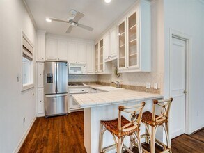 4535 Chapel Hill Rd-Unit -Quest Quarters in Dallas, TX - Foto de edificio - Building Photo