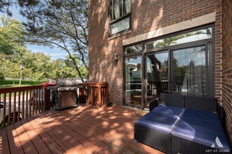 4 Birch Tree Ct in Elmhurst, IL - Foto de edificio - Building Photo