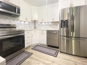 340 Knotty Pine Cir, Unit B2 in Greenacres, FL - Building Photo - Building Photo