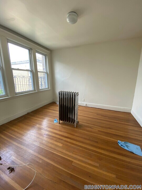 1634 Commonwealth Ave in Boston, MA - Building Photo
