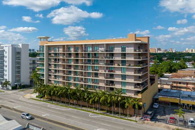 Coral Pointe Condo in Miami, FL - Building Photo - Building Photo