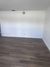 1931 NE 168th St in North Miami Beach, FL - Building Photo - Building Photo