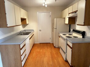 1320 Brook St in St. Charles, IL - Building Photo - Building Photo