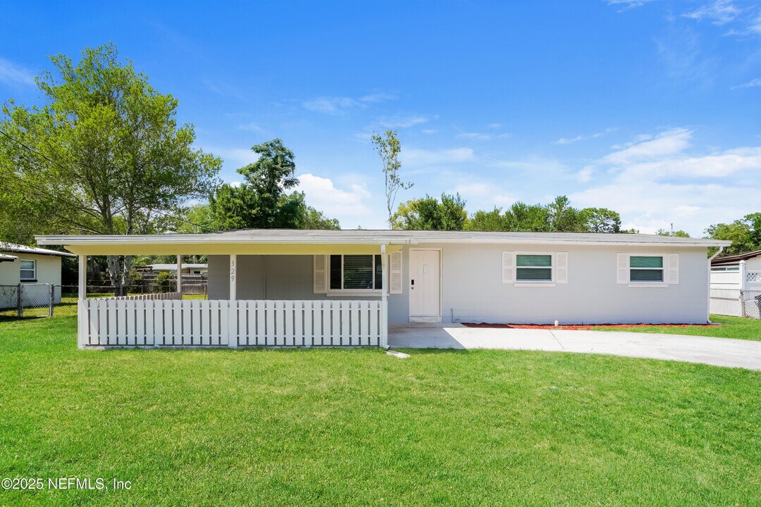329 Gano Ave in Orange Park, FL - Building Photo