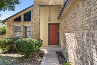 15802 De Peer Ave in Austin, TX - Building Photo - Building Photo