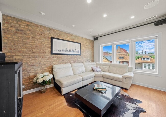1025 W 31st Pl in Chicago, IL - Building Photo - Building Photo