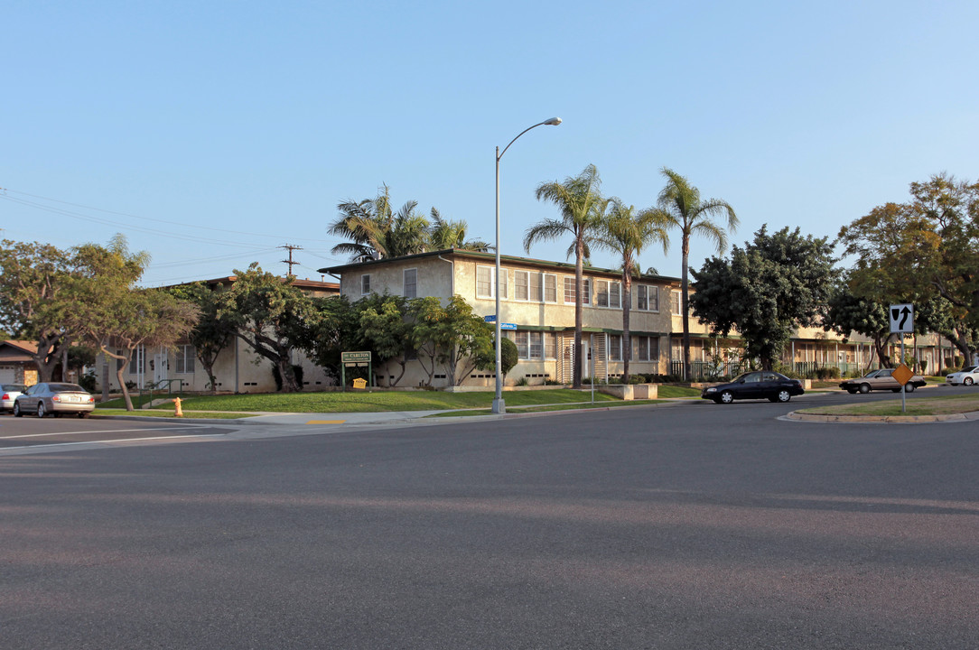 The Carlton in Long Beach, CA - Building Photo