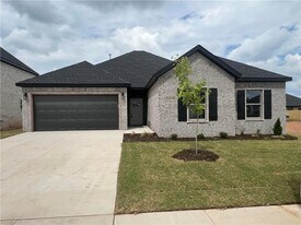 6906 SW Basswood Ave in Bentonville, AR - Building Photo