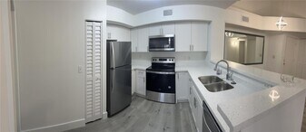 2113 Renaissance Blvd, Unit 306 in Miramar, FL - Building Photo