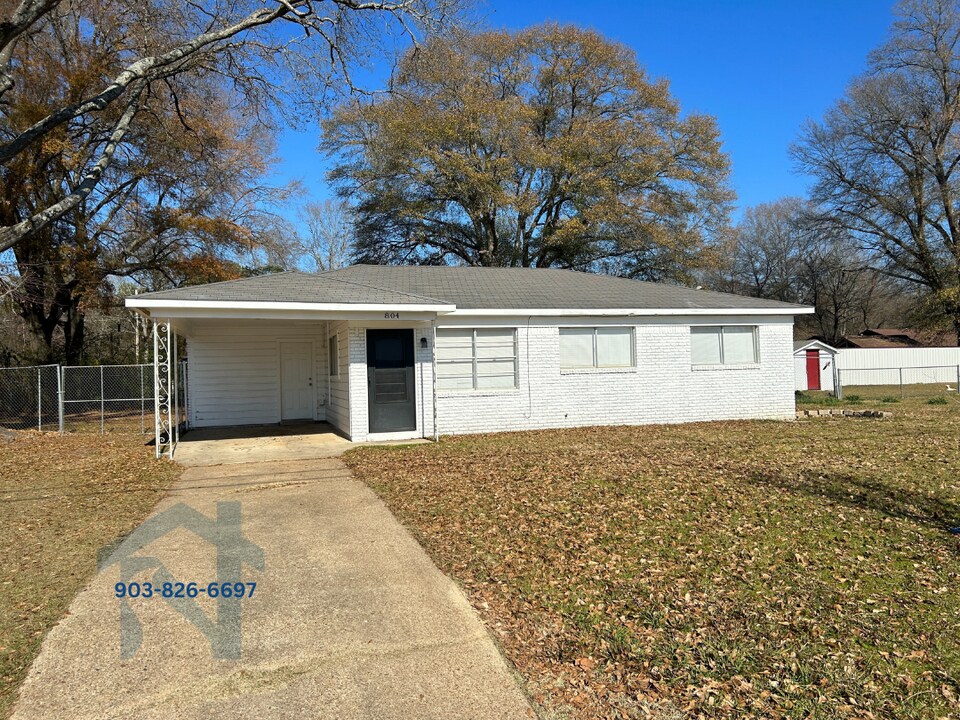 804 Parkview St in Atlanta, TX - Building Photo