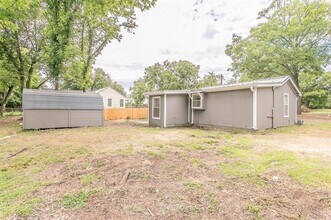 211 S Line St in Weatherford, TX - Building Photo - Building Photo