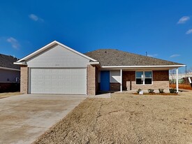1033 E Stetson Ln in Mustang, OK - Building Photo