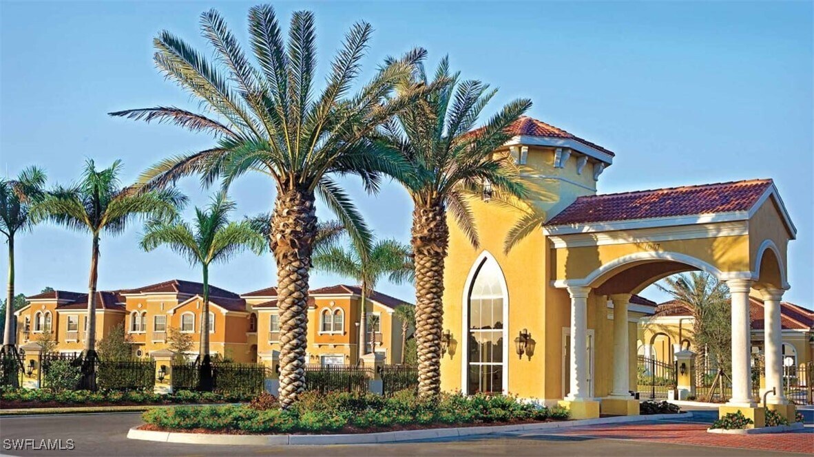 7051 Ambrosia Ln in Naples, FL - Building Photo