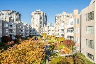 Westport in New Westminster, BC - Building Photo - Building Photo