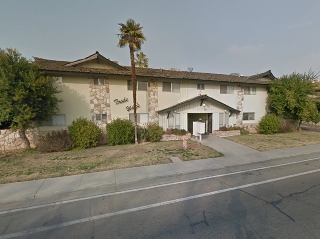 Tradewinds Apartments in Porterville, CA - Foto de edificio - Building Photo