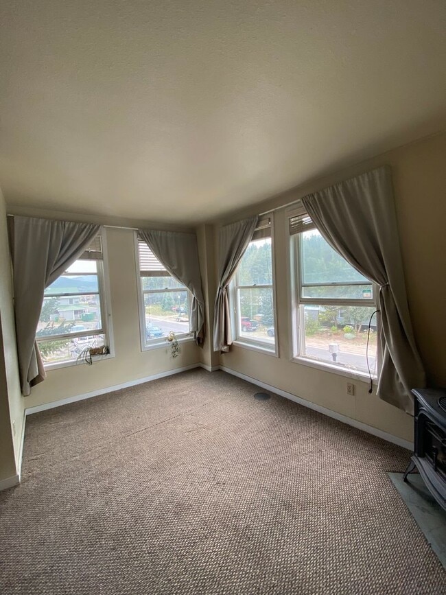 property at 525 Red Lady Ave