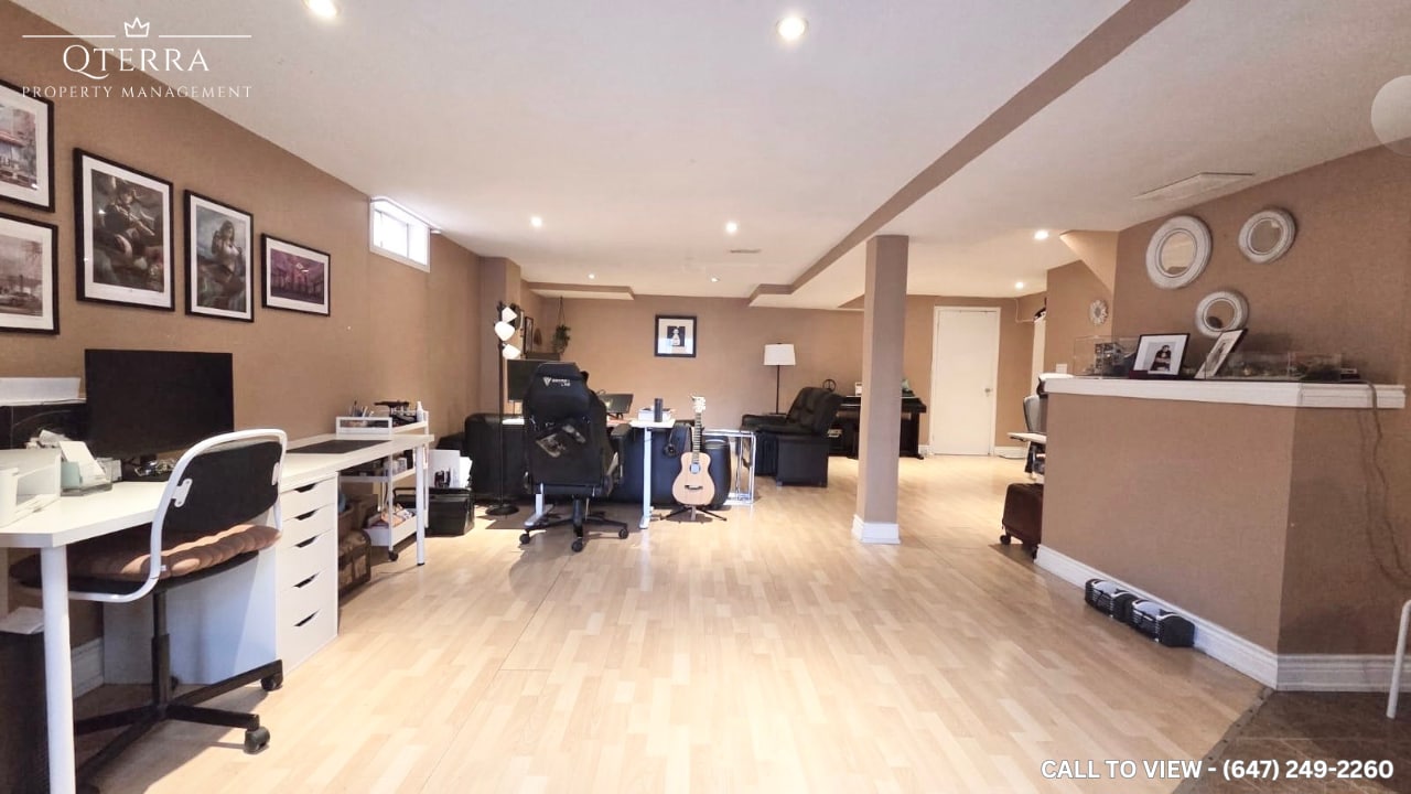 1609 Burnside Dr in Pickering, ON - Building Photo