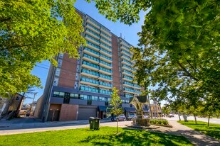 2 Quebec in Guelph, ON - Building Photo