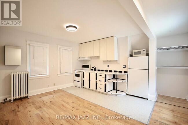 118 Eastwood Rd in Toronto, ON - Building Photo - Building Photo