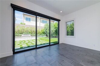 91 Rockinghorse in Irvine, CA - Foto de edificio - Building Photo