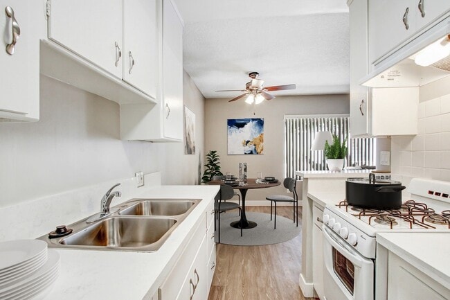 The McLaughlin Avenue Apartments in Los Angeles, CA - Building Photo - Building Photo