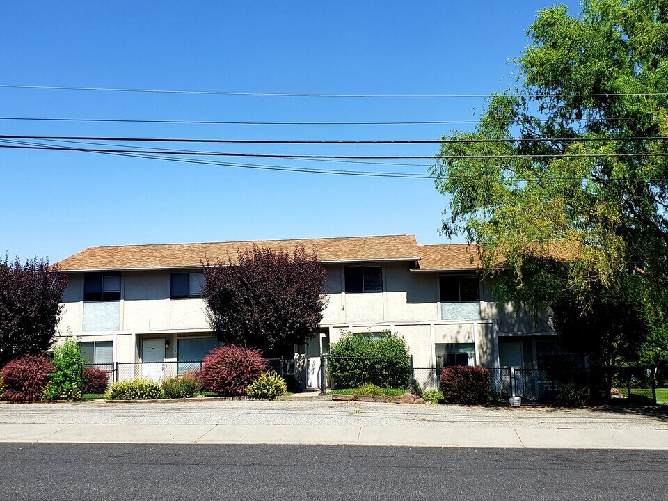1708 Washington St-Unit -01 in Wenatchee, WA - Building Photo