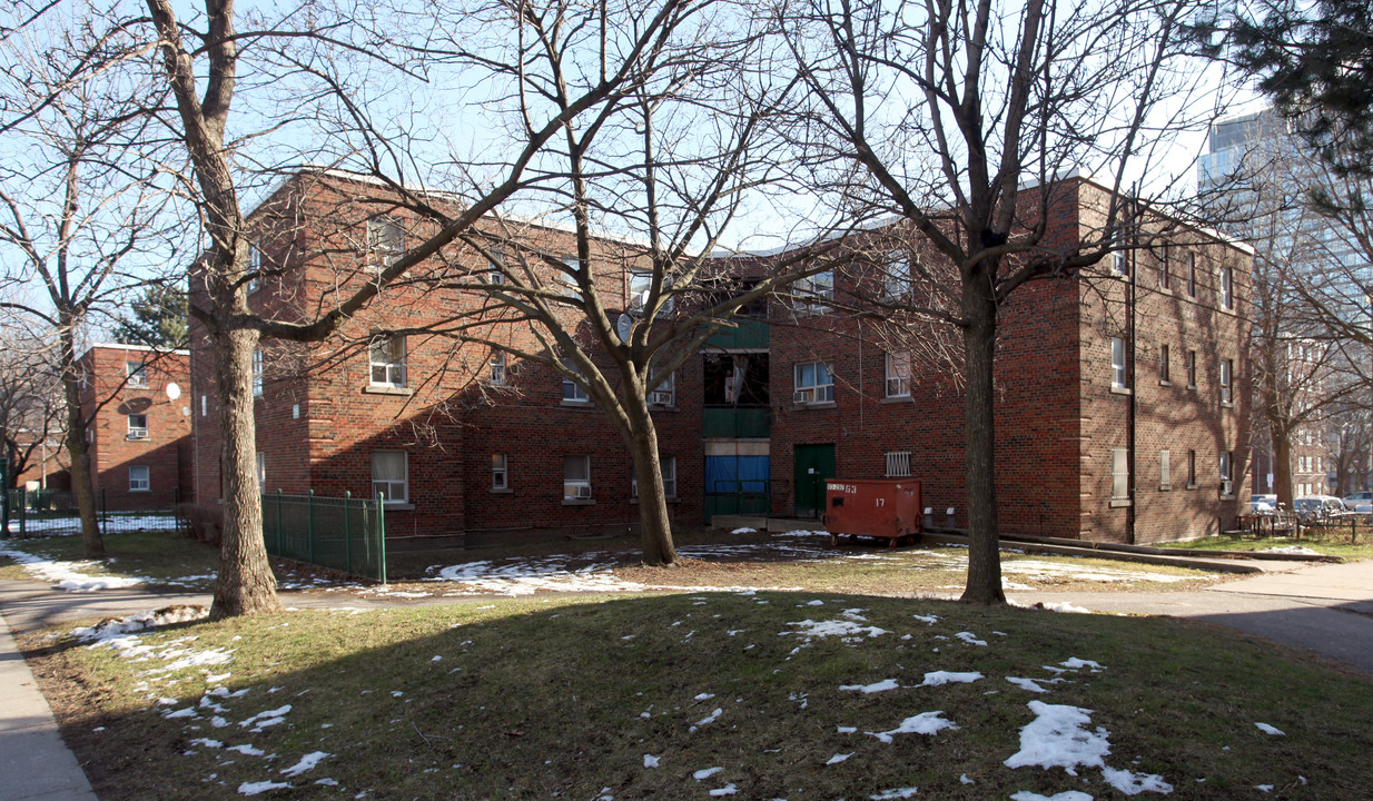 Regent Park North in Toronto, ON - Building Photo