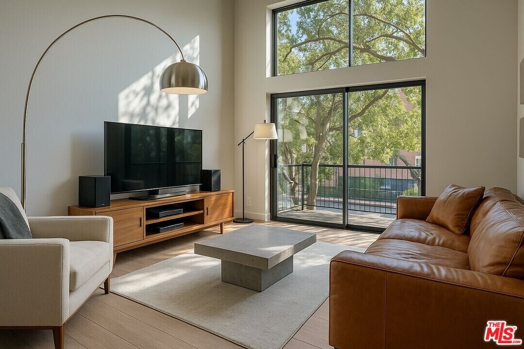 980 Granville Ave in Los Angeles, CA - Building Photo