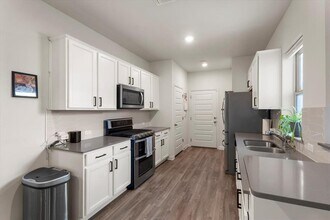 8000 Mellencamp Dr in Austin, TX - Building Photo - Building Photo